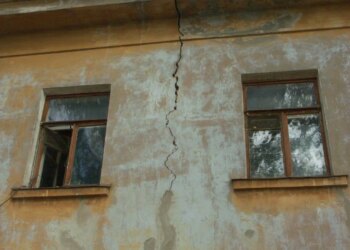 Дом 1950-х годов: жалобы семьи инвалида из аварийного дома привлекли внимание СК РФ