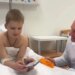 Глава Красногорска проведал пострадавшего от дрона мальчика Богдана в Центре имени Рошаля