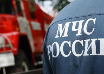 В Киришах под Петербургом из-за падения обломков дрона ВСУ вспыхнул пожар