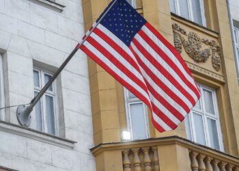 Россияне годами не могут встретиться с родными из-за визового ада в США