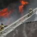 Ангары со стройматериалами загорелись в Москве, 350 человек эвакуированы